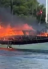G&ouml;cek'te Tekne Yangını