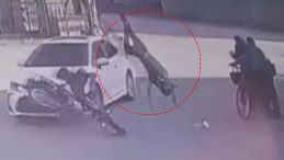 Hatay'da Korkunç Kaza: Otomobil ve Motosiklet Çarpıştı | Savrulan Sürücü Yaşlı Çifte Böyle Çarptı!