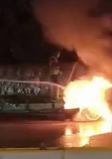Hatay'da Otomobil Alevlere Teslim Oldu: Karşı Yoldan Gelen Mikser S&uuml;r&uuml;c&uuml;s&uuml;nden Hızlı M&uuml;dahale!