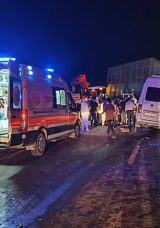 Hatay'da Yolcu Minib&uuml;s&uuml; Trakt&ouml;re &Ccedil;arptı: 15 Yaralı