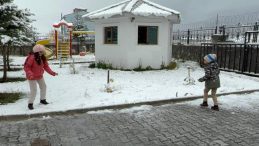 Hava Sıcaklığı Eksi 8 Dereceyi Gördü! Kar Yağışı Başladı | Çocuklar Karın Keyfini Çıkardı