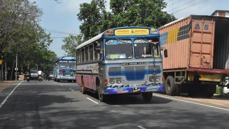 Hindistan'da Korkunç Kaza: Motosiklet Otobüse Çarptı, 25 Kişi Hayatını Kaybetti