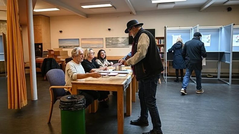 Hollanda Genel Se&ccedil;imleri İ&ccedil;in Oy Kullanma S&uuml;reci Tamamlandı