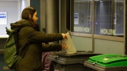 Hollanda’da Erken Seçim: Merkez Partiler İlerlerken Aşırı Sağ Düşüşte