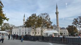 İBB'nin Konser Alanı Tepki &Ccedil;ekti! "Başka Yer Kalmadı mı?"