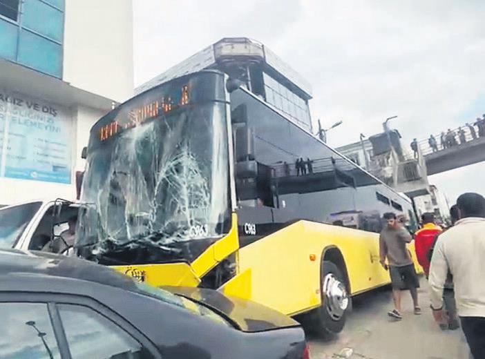 İETT Şoförü ile Motosikletli Kavga