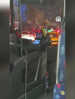 İETT Şoföründen Akılalmaz Hareket! Yolcuların Canını Hiçe Saydı: O Anlar Kameralara Böyle Yansıdı