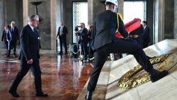 İngiltere Başbakanı Starmer, Anıtkabir'i ziyaret etti