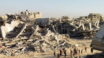 İsrail&rsquo;in Saldırıları Sonrası: 42 Filistinlinin Naaşı Mezarlarından &Ccedil;ıkarıldı