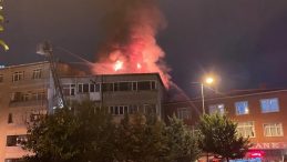 İstanbul – Beyoğlu’nda Tekstil Atölyesinin Çatısı Alev Alev Yandı