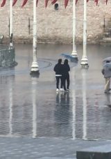 İstanbul g&uuml;ne yağmurla başladı