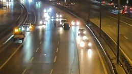 İstanbul TEM Otoyolu'nda Kaza: Araçlar Yol Ortasında Kaldı!