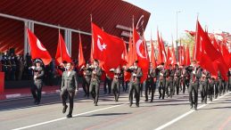 İstanbul&rsquo;da Cumhuriyet Bayramı Kutlamaları: Kırmızı Beyaz Coşku