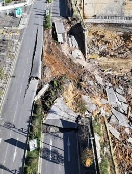 İstinat Duvarı Yol Çökmesine Sebep Oldu