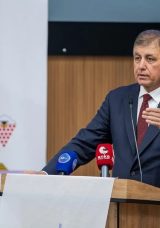 İzmir B&uuml;y&uuml;kşehir Belediye Başkanı Tugay'dan Şaşırtan Geri Adım!