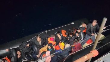 İzmir A&ccedil;ıklarında 104 D&uuml;zensiz G&ouml;&ccedil;men Yakalandı