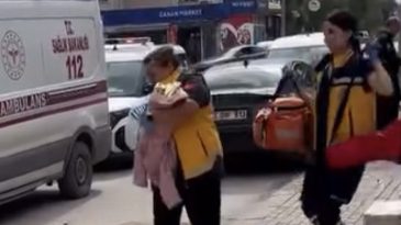 İzmir'de Cami Avlusunda Terk Edilmiş Bebek Bulundu
