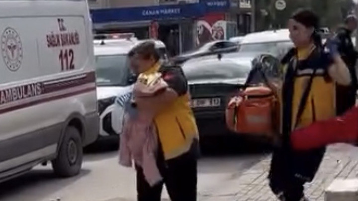 İzmir'de Cami Avlusunda Terk Edilmiş Bebek Bulundu