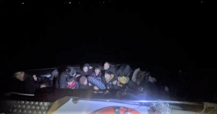 İzmir'de Kaçak Göçmenler Son Anda Kurtarıldı!