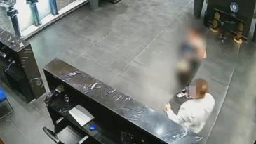 İzmir'de Kataloglu Dijital Fuhuş Operasyonu: 19 Kadın Kurtarıldı, 4 Ş&uuml;pheli Tutuklandı