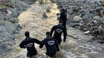 İzmir'de Selde Kaybolan Vatandaşı Bulma &Ccedil;alışmaları Tekrar Başladı