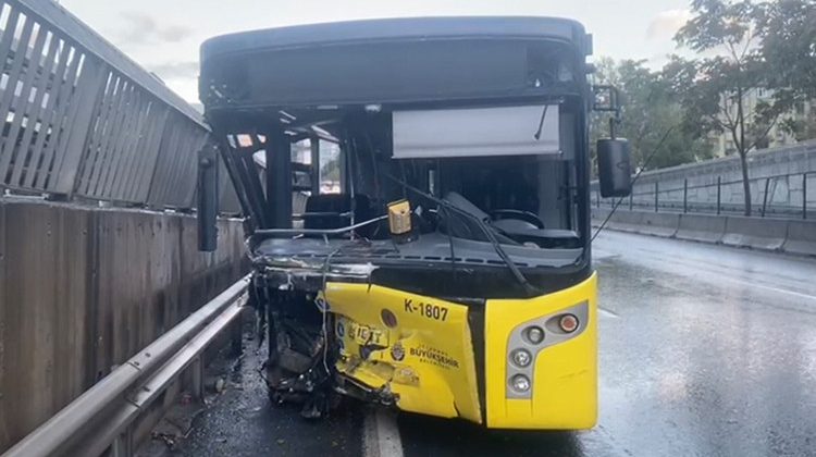 Kadıköy'de İETT Otobüsü Kazası