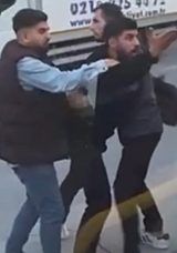 Kağıthane'de Minib&uuml;s Şof&ouml;rleri Arasında Tekme Tokat Kavga!