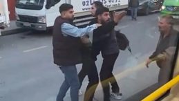 Kağıthane'de Minibüs Şoförleri Arasında Tekme Tokat Kavga!