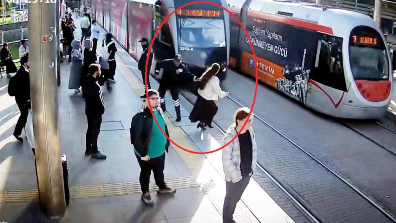 Kahraman… Son anda yukarıya çekti