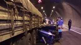 Kahramanmaraş'ta Dehşet Verici Kaza! Hafif Ticari Araç ile TIR Çarpıştı: 1 Ölü, 4 Yaralı