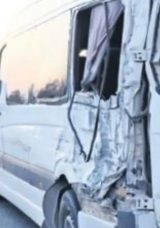 Kamyon İş&ccedil;i Servisine &Ccedil;arptı: 1 Kişi Hayatını Kaybetti