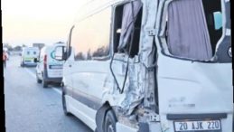 Kamyon İşçi Servisine Çarptı: 1 Kişi Hayatını Kaybetti