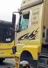 Kamyon İETT Otobüsüne Çarptı: 9 Yaralı