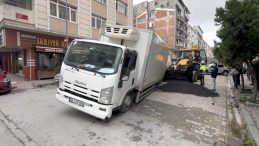 Kamyonet &Ccedil;&ouml;ken Yola D&uuml;şt&uuml;, Kep&ccedil;e Yardımıyla Kurtarıldı