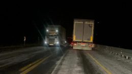 Kar ve Buzlanma: Ilgar Geçidi’nde TIR’lar Yolda Mahsur Kaldı