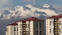 Kar Yağışı Yeniden Başladı! Yüksek Kesimler Beyaza Büründü