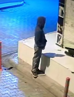 Kardeşler Sürünerek Girdikleri İş Yerinden 10 Telefon ve Para Çaldı