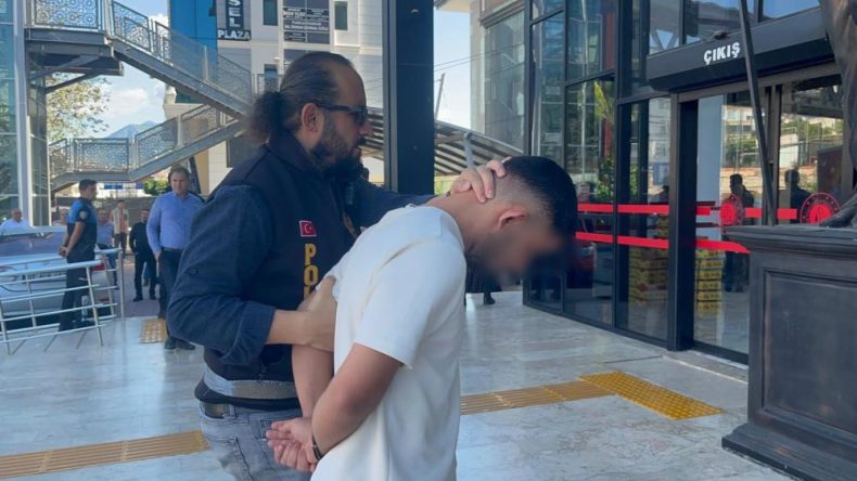 Kavgada Bıçaklandı, Cesedi Sarp Kayalıklarda Bulundu!