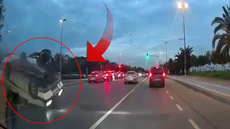 Kaza Anbean Kamerada! Makas Atan Otomobil Takla Attı