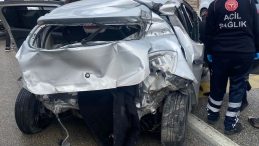 Kırıkkale'de dehşet veren kaza! İki ara&ccedil; &ccedil;arpıştı | Yaralılar mevcut