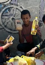 Kızılay Gazze'de Gıda Yardımlarını S&uuml;rd&uuml;r&uuml;yor