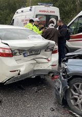 Kocaeli'de Zincirleme Trafik Kazası: 5 Ara&ccedil; &Ccedil;arpıştı! 1&rsquo;i &Ccedil;ocuk, 5 Yaralı