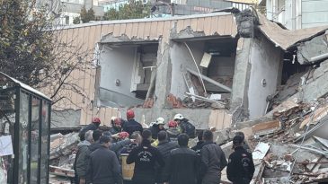 Kocaeli'nin Gebze İl&ccedil;esinde Bina &Ccedil;&ouml;kt&uuml;!