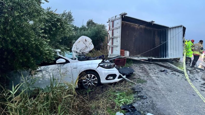 Kontrolden Çıkan Kamyonet Dehşet Saçtı: 2 Ölü, 3 Yaralı