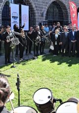K&uuml;lt&uuml;r Yolu Festivali Mezopotamya&rsquo;nın kalbi Diyarbakır&rsquo;da başladı: 9 g&uuml;n, 344 etkinlik&hellip;
