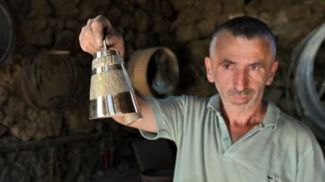 K&uuml;rt&uuml;n'den D&uuml;nyaya Yayılıyor! Hurda Muslukları Eritip Yapıyorlar: İsteyen İstediği Gibi Kullanabiliyor