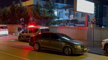 Kuzenini Taciz Eden Kişiyi Karakolda Bı&ccedil;aklayarak &Ouml;ld&uuml;rd&uuml;