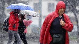 Lapa Lapa Kar Yolda! Meteoroloji Sarı Alarm Verdi: Şiddetli Sağanak ve Fırtına Uyarısı | Kar ve Yağmur Beklenen İller