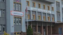 Lise Tuvaletinde Şok Olay! Sigara Yüzünden Arkadaşının Çenesini Kırdı, Tutuklandı