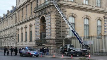 Louvre M&uuml;zesi Soygununda Şok Edici Gelişme: İki Ş&uuml;pheli Yakalandı
